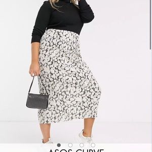 ASOS DESIGN Curve plisse column maxi skirt in black and yellow floral